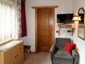 Televízia a/alebo spoločenská miestnosť v ubytovaní Holiday Home Palman by Interhome