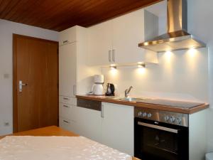 Kuchyňa alebo kuchynka v ubytovaní Holiday Home Palman by Interhome