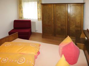 A bed or beds in a room at Apartment Prem by Interhome Még 10 kép