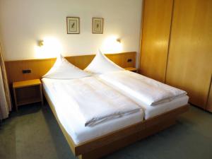 A bed or beds in a room at Apartment Schuler-1 by Interhome