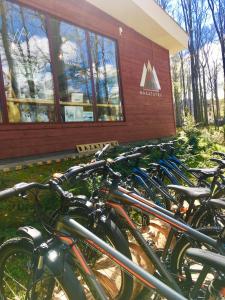 a row of bikes parked in front of a building at Apartament BazaTatry Słoneczny II in Zakopane