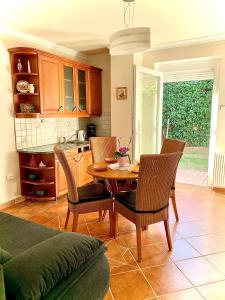 Kuchyňa alebo kuchynka v ubytovaní Balaton Apartman