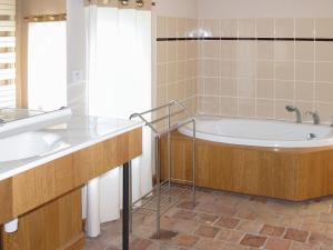 Kupatilo u objektu Holiday Home Le Verger - CRB401 by Interhome