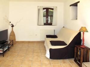 Μια τηλεόραση ή/και κέντρο ψυχαγωγίας στο Holiday Home Marguerie by Interhome