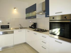 Kuchyňa alebo kuchynka v ubytovaní Apartment Klarić-2 by Interhome