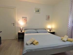 Posteľ alebo postele v izbe v ubytovaní Apartment Klarić-2 by Interhome + 9 fotografií