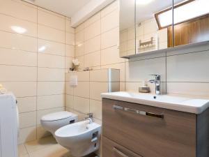 Ванна кімната в Holiday Home Mazor - NOV400 by Interhome
