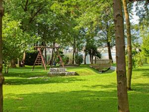 Zahrada ubytování Apartment Residenza Parcolago Apt 018 mit Garten by Interhome