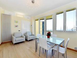 Area tempat duduk di Apartment Primavera - PGI132 by Interhome