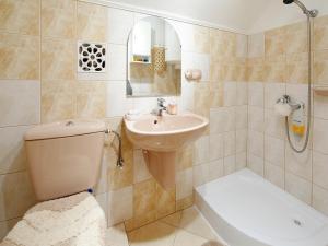 Kúpeľňa v ubytovaní Holiday Home Kiwi by Interhome
