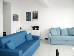 A seating area at Holiday Home Giorgia - BGB100 by Interhome Még 7 kép