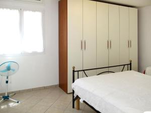 Posteľ alebo postele v izbe v ubytovaní Apartment Arco - SLR350 by Interhome