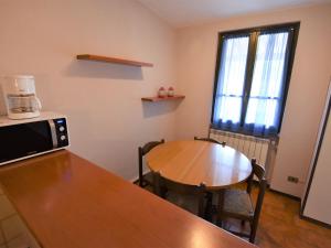 Kuchyňa alebo kuchynka v ubytovaní Apartment Basic by Interhome