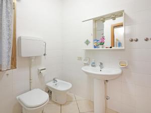 Koupelna v ubytování Apartment La Villa 2 by Interhome