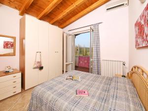Posteľ alebo postele v izbe v ubytovaní Apartment Colombaro Nuovo-5 by Interhome