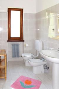 A bathroom at Apartment Villa Rizzardi-2 by Interhome