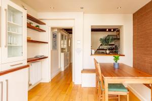 Gallery image of 10 Ingram Street cottage with courtyard garden in Malmesbury