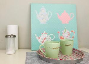 two cups on a plate with a picture of teapots at Departamento Sarmiento in Rosario