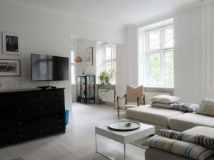 a living room with a couch and a tv at ApartmentInCopenhagen Apartment 1389 in Copenhagen