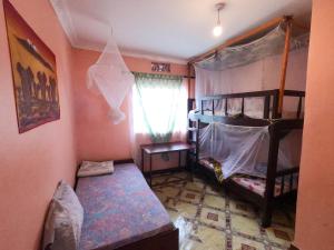 Postel nebo postele na pokoji v ubytování First Point Arusha Hostel + 37 fotografií