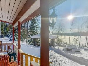a porch of a house with snow on the ground at Holiday Home Juurlahti by Interhome in Hara