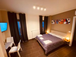 a bedroom with a bed and a tv in it at HH Hermoso Housing VALENZA in Valenza