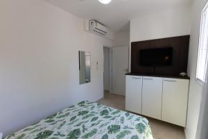 Tempat tidur dalam kamar di Apartamento Villa Monreale Itaguá