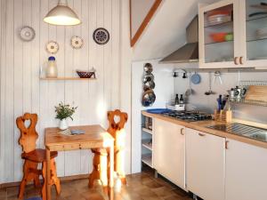 Η κουζίνα ή μικρή κουζίνα στο Apartment Olivo by Interhome