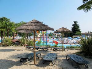 Basen w obiekcie Holiday Home Bella Italia-5 by Interhome lub w pobliżu