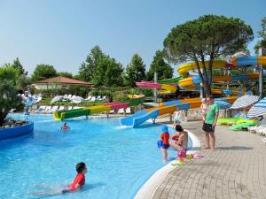 Basen w obiekcie Holiday Home Bella Italia-5 by Interhome lub w pobliżu