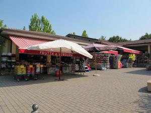 Zdjęcie z galerii obiektu Holiday Home Bella Italia-5 by Interhome w mieście Peschiera del Garda