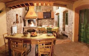 Η κουζίνα ή μικρή κουζίνα στο Breathtaking villa with a private pool