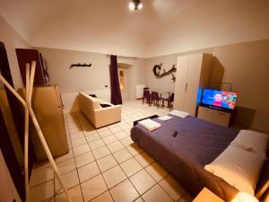 a bedroom with a bed and a living room at HH Hermoso Housing VALENZA in Valenza