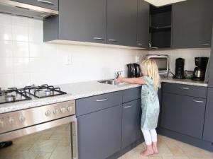 Imagen de la galería de Villa in Wieringer near Hot Tub, en Hippolytushoef