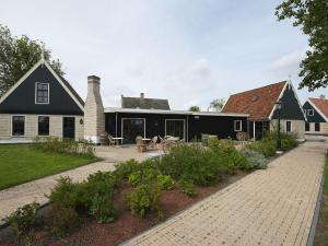 HippolytushoefにあるComfortable villa on a holiday park in Wieringer style, near the Wadden Seaのギャラリーの写真