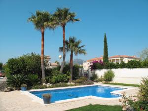 Bazén v ubytovaní Holiday Home Silvia by Interhome alebo v jeho blízkosti