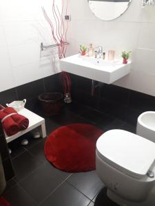 A bathroom at Buze Rodriguez Suite