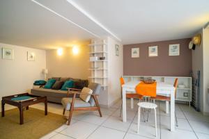 a living room with a couch and a table at MAGNOLIAS 2- quartier résidentiel proche de la plage in Hendaye