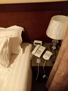 Cama ou camas em um quarto em Al Ayniah Hotel