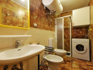 Kúpeľňa v ubytovaní Apartment Cesa Fraines-2 by Interhome