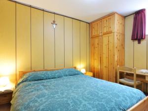 Giường trong phòng chung tại Apartment Cesa Fraines-2 by Interhome