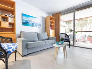 Ruang duduk di Apartment Els Pins Cyclamen by Interhome