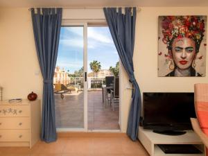 Televízia a/alebo spoločenská miestnosť v ubytovaní Holiday Home Jardines de Denia I by Interhome