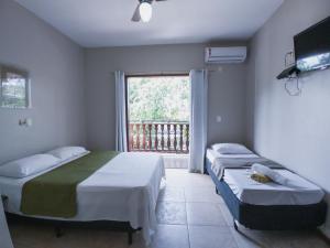 A bed or beds in a room at Pousada La Cabana