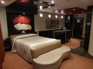 Postel nebo postele na pokoji v ubytování Le Chabrol Hotel & Suites