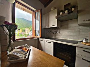 a kitchen with a table and a window in it at Casa Largo Taragio in Corniglia