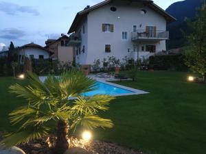 The swimming pool at or close to Mairhof