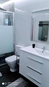 A bathroom at Perla