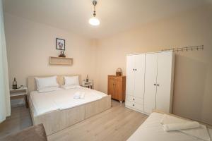 Un pat sau paturi într-o cameră la Cozy Apartment with Excellent Location in Fethiye