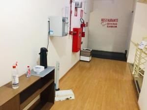 a room with a fire hydrant and a room with a wooden floor at Hotel GMatos Belo Horizonte - Próximo a Rodoviária e Mercados Turísticos in Belo Horizonte